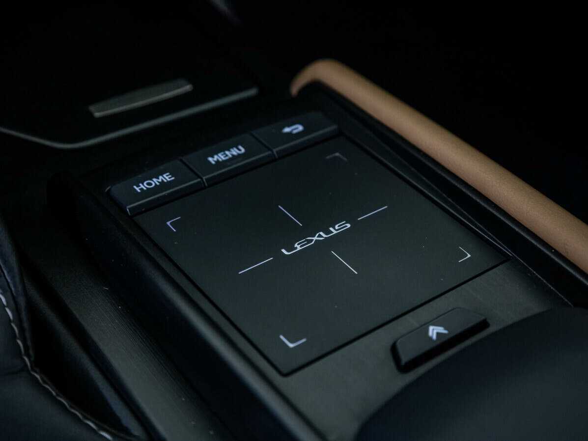 Lexus ES с пробегом — 2019 год. Фото: #13