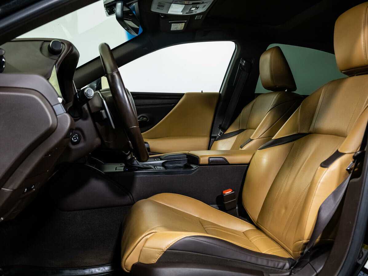 Lexus ES с пробегом — 2019 год. Фото: #24