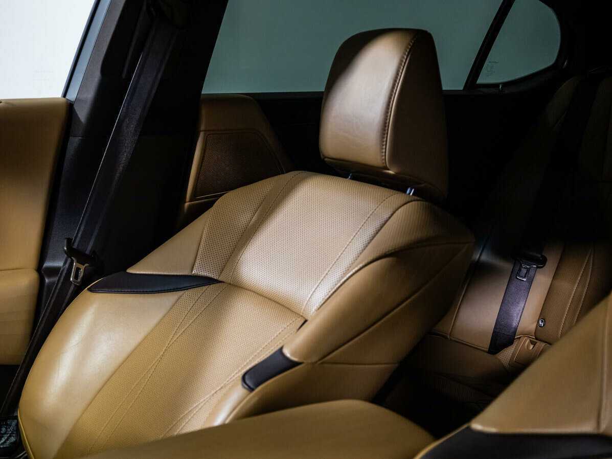 Lexus ES с пробегом — 2019 год. Фото: #28