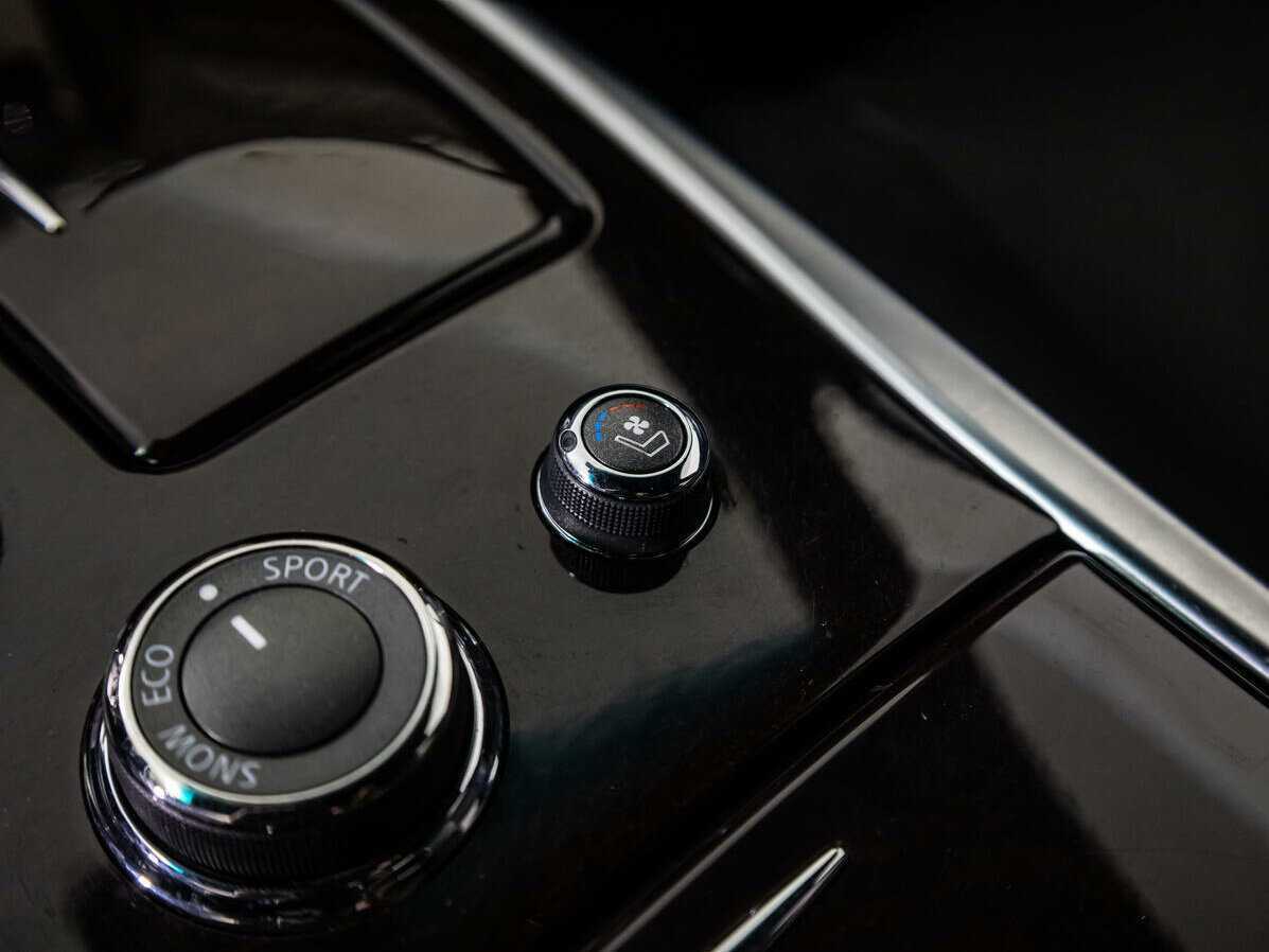 Infiniti M с пробегом — 2010 год. Фото: #17