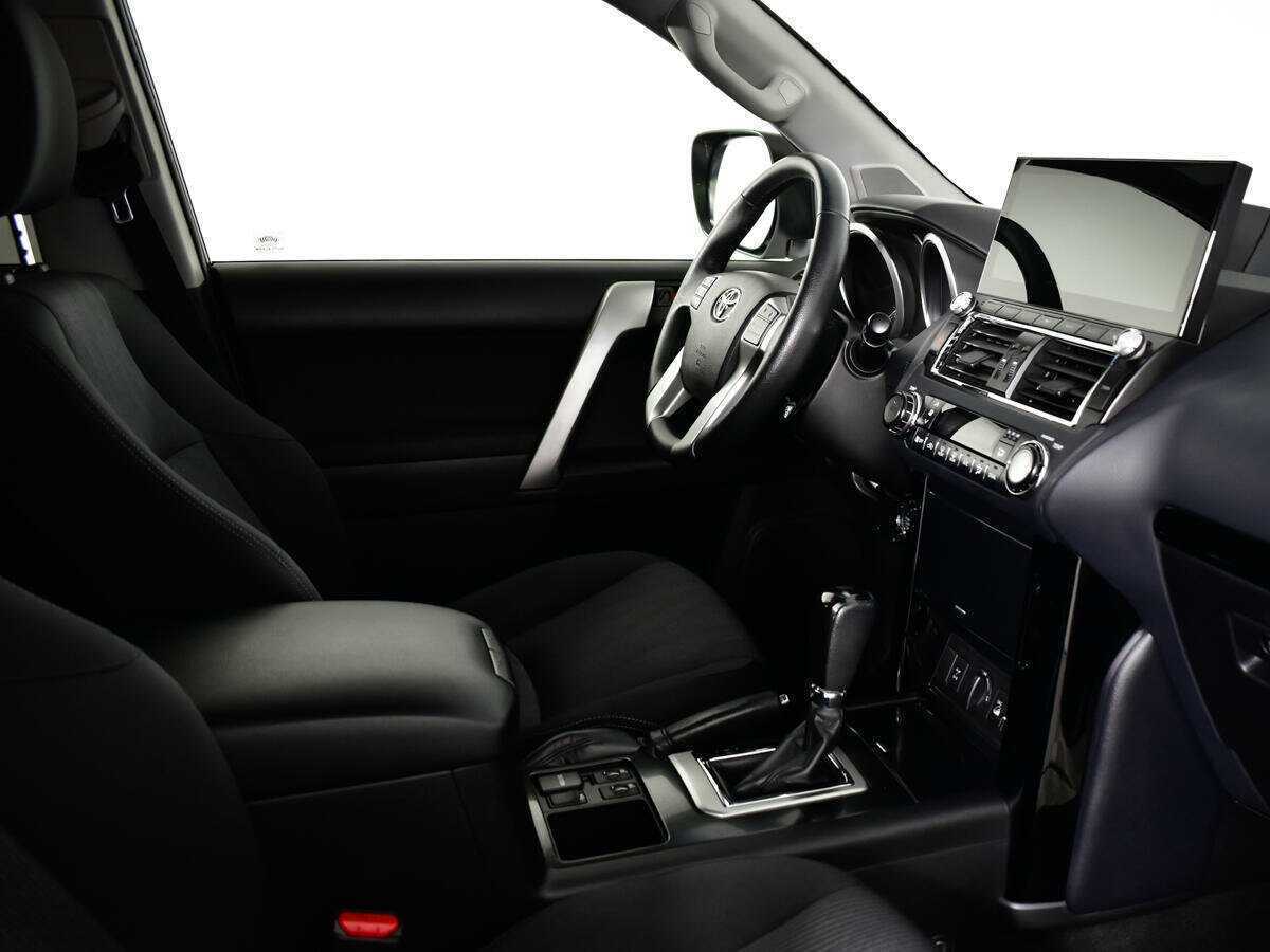 Toyota Land Cruiser Prado с пробегом — 2017 год. Фото: #8