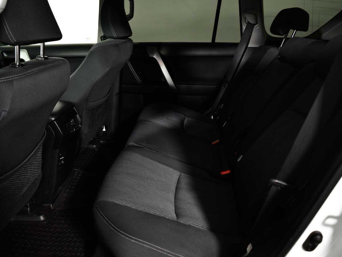 Toyota Land Cruiser Prado с пробегом — 2017 год. Фото: #9
