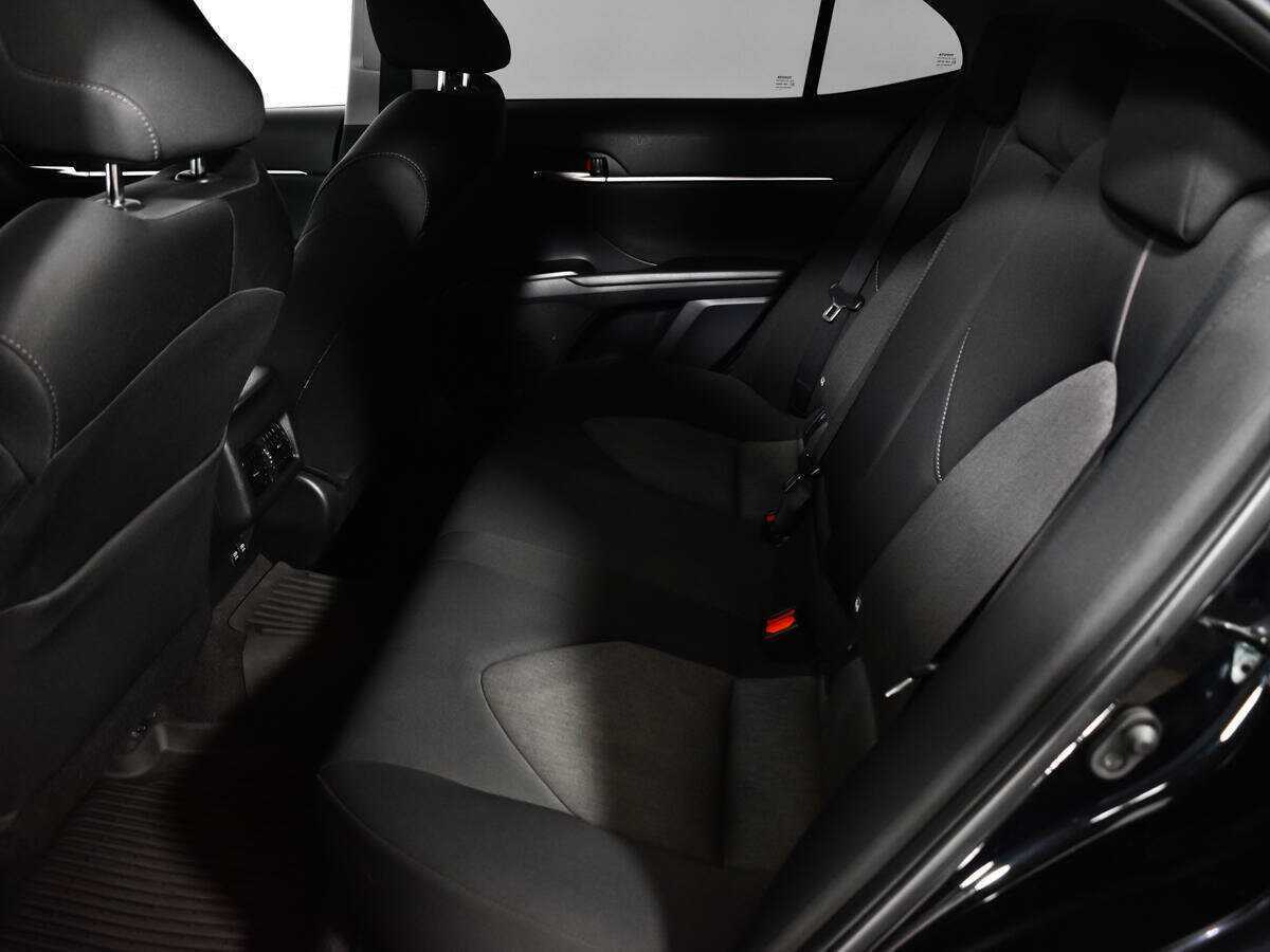 Toyota Camry с пробегом — 2021 год. Фото: #9