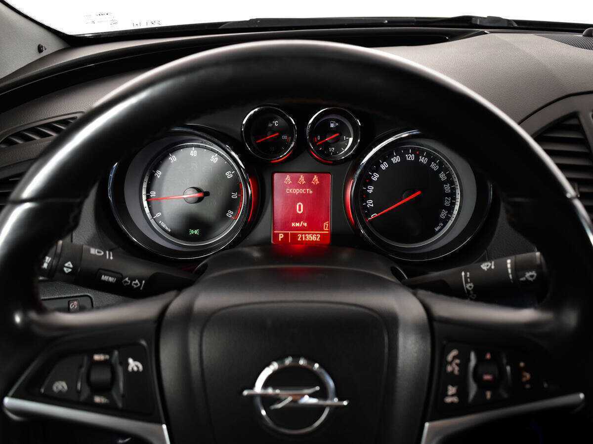 Opel Insignia с пробегом — 2010 год. Фото: #10