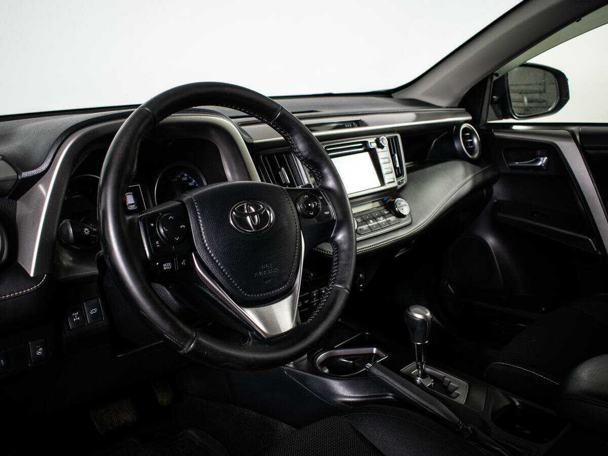 Toyota RAV4 с пробегом — 2016 год. Фото: #10
