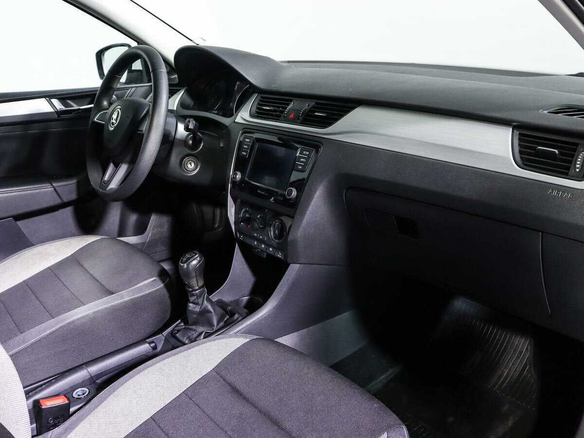 Skoda Rapid с пробегом — 2019 год. Фото: #8