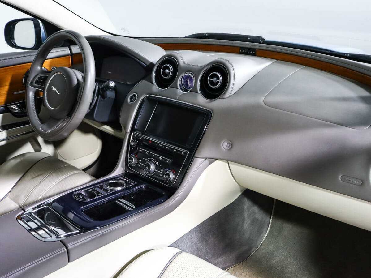 Jaguar XJ с пробегом — 2012 год. Фото: #6