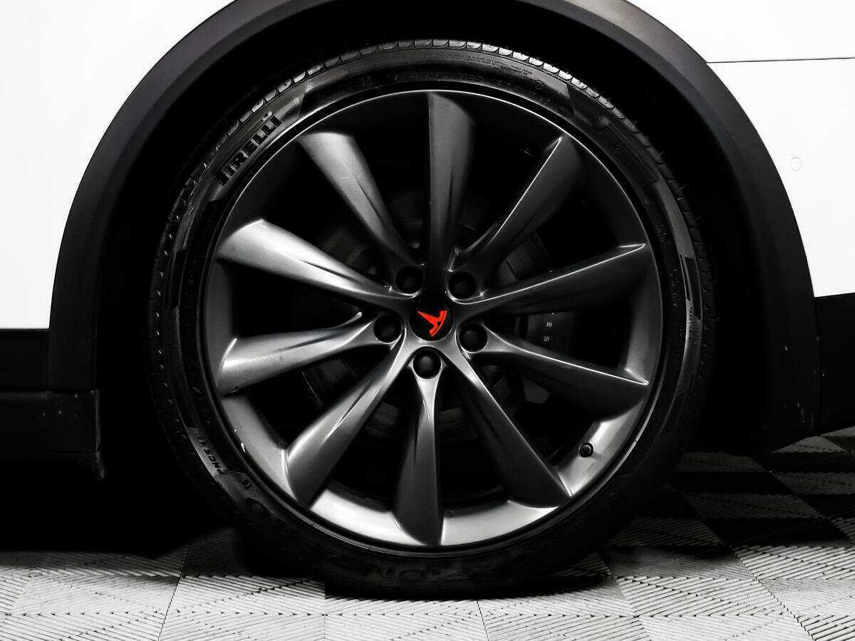 Tesla Model X с пробегом — 2018 год. Фото: #10