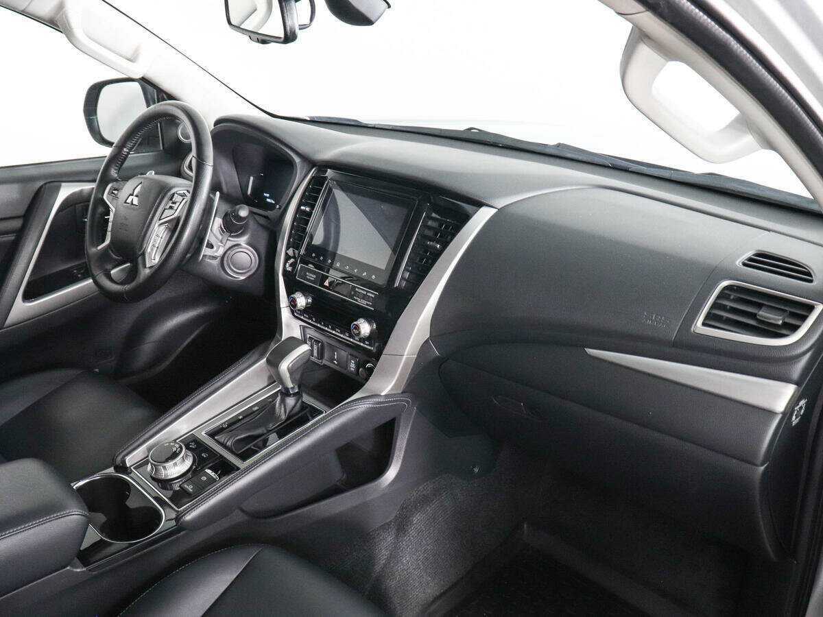 Mitsubishi Pajero Sport с пробегом — 2022 год. Фото: #9