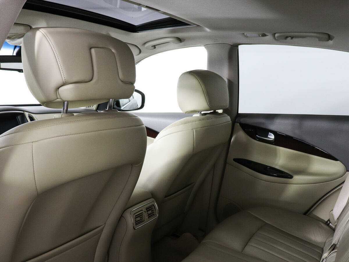 Infiniti QX50 с пробегом — 2015 год. Фото: #9
