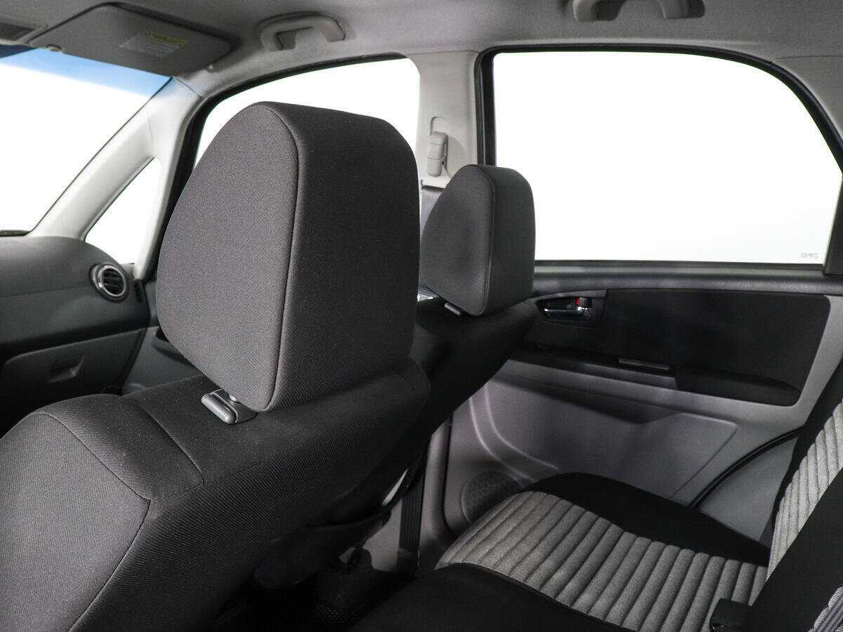 Suzuki SX4 с пробегом — 2011 год. Фото: #11