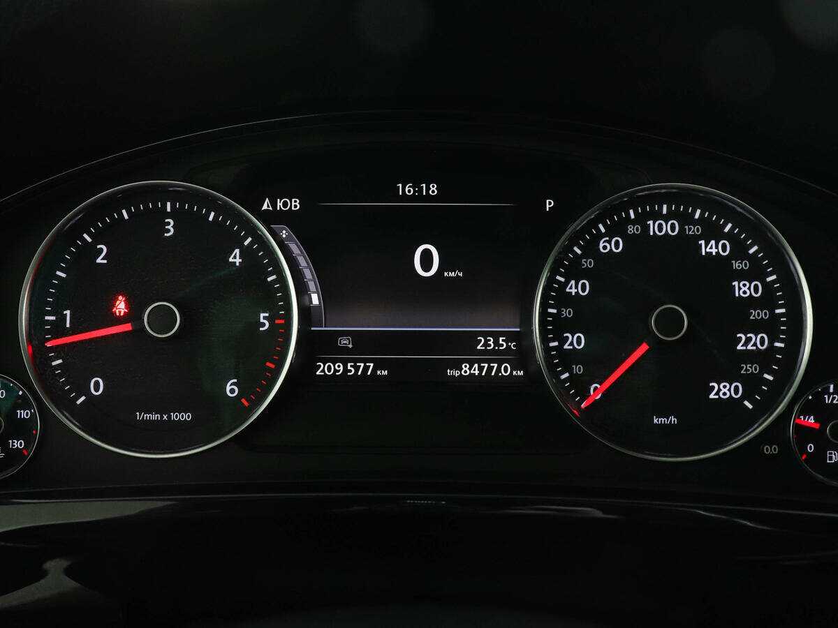 Volkswagen Touareg с пробегом — 2017 год. Фото: #6