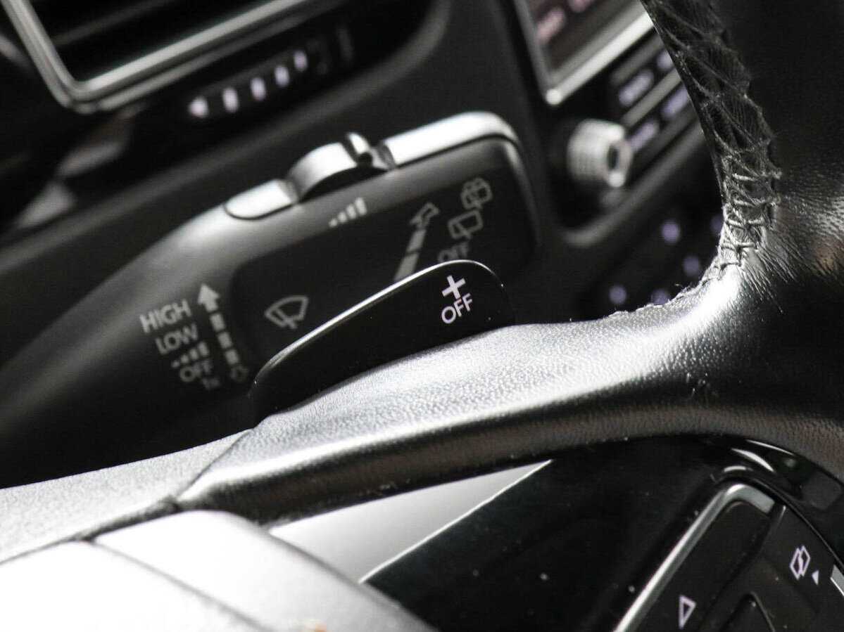 Volkswagen Touareg с пробегом — 2017 год. Фото: #9