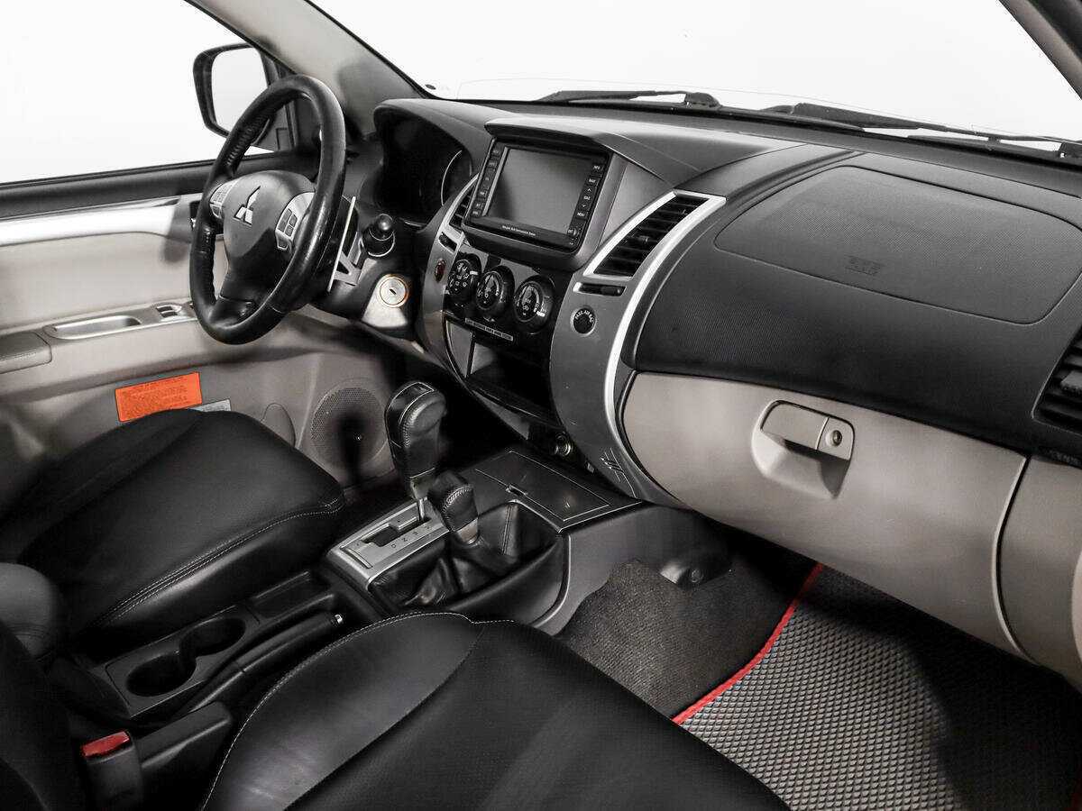 Mitsubishi Pajero Sport с пробегом — 2011 год. Фото: #10