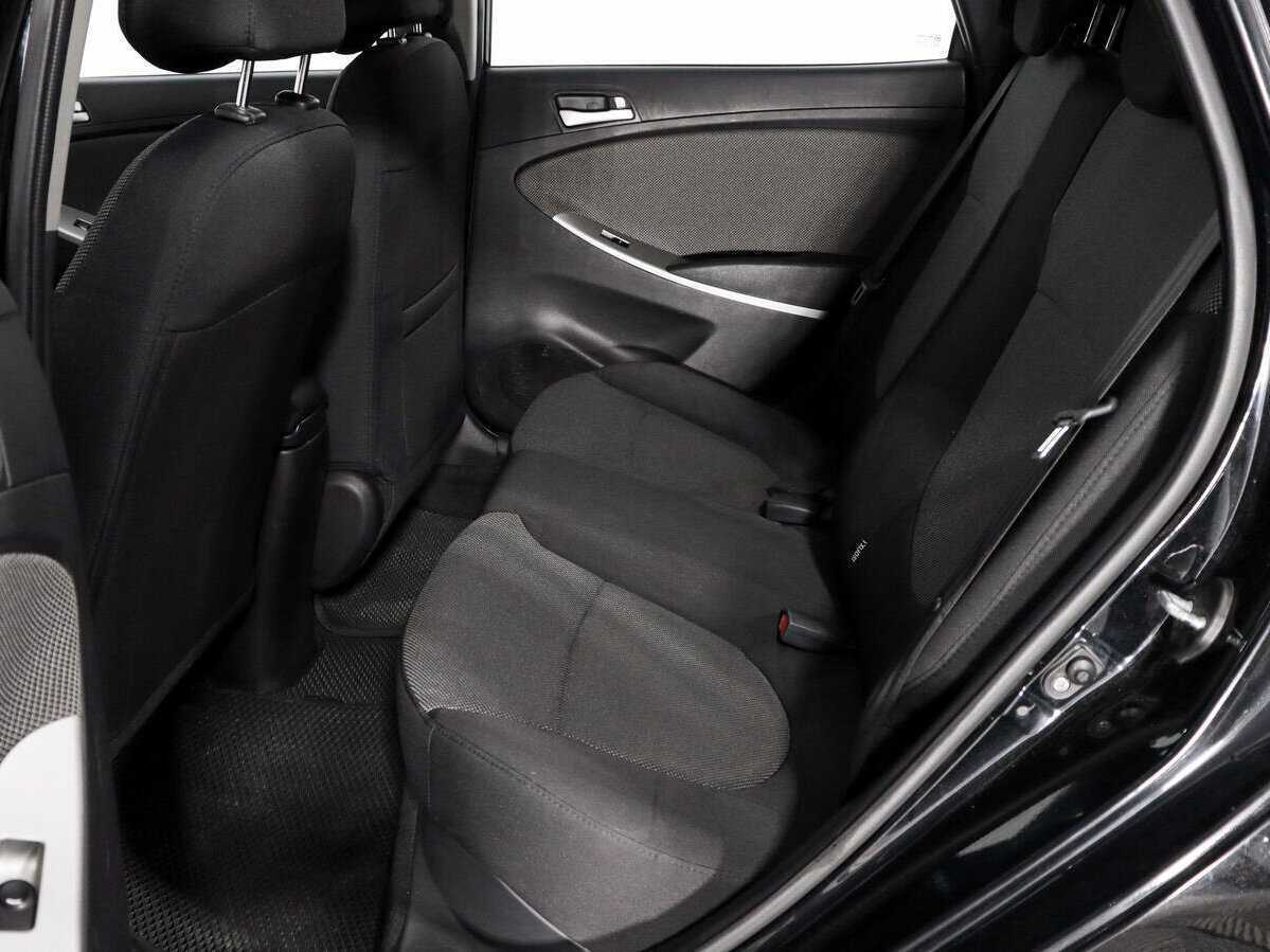 Hyundai Solaris с пробегом — 2013 год. Фото: #9