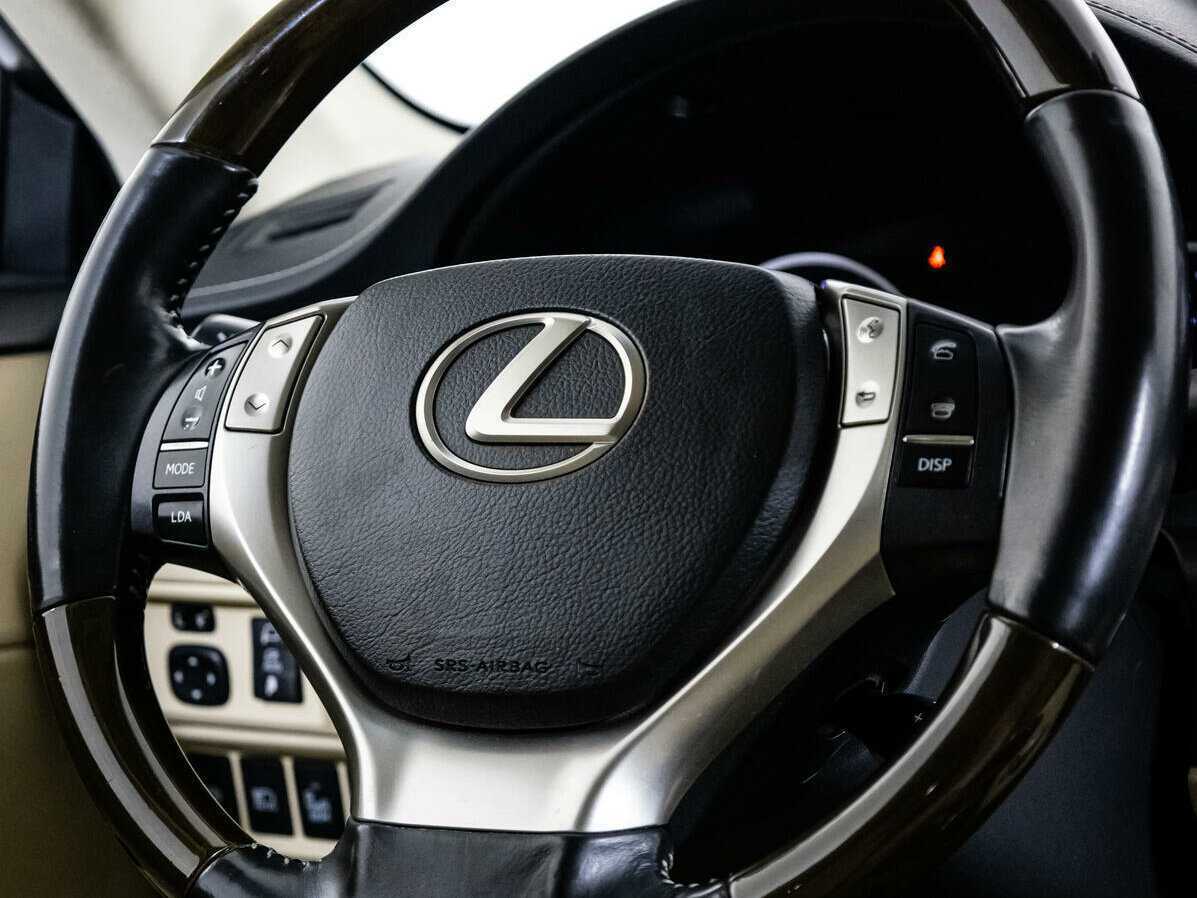 Lexus ES с пробегом — 2014 год. Фото: #10