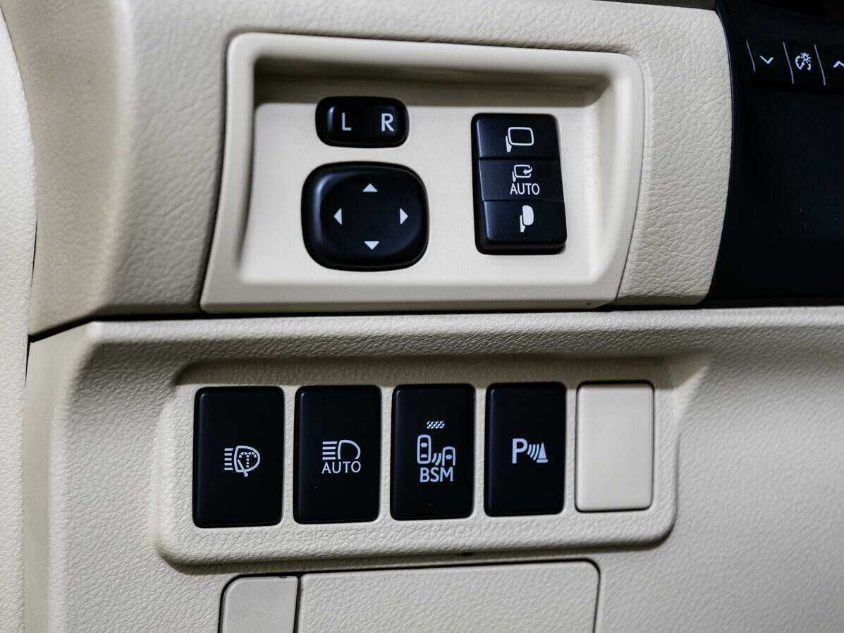 Lexus ES с пробегом — 2014 год. Фото: #18