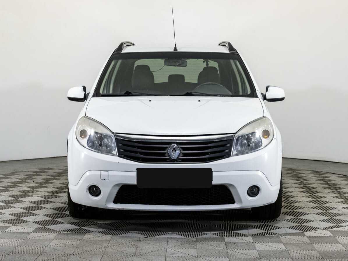 Renault Sandero с пробегом — 2011 год. Фото: #1