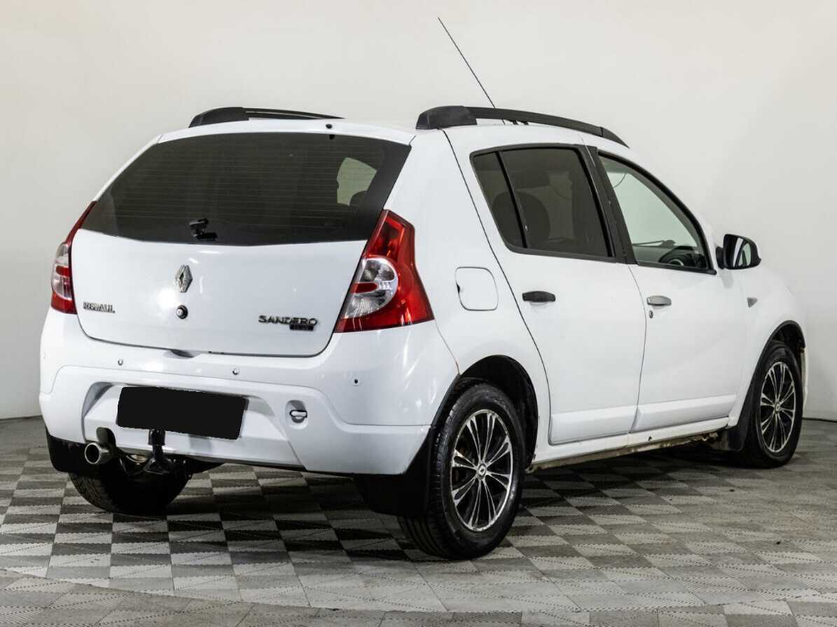 Renault Sandero с пробегом — 2011 год. Фото: #4