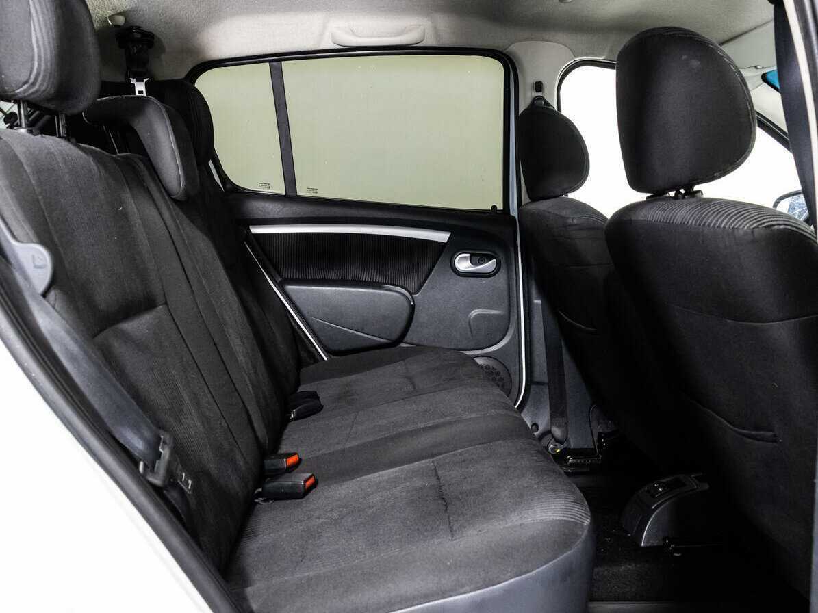 Renault Sandero с пробегом — 2011 год. Фото: #11