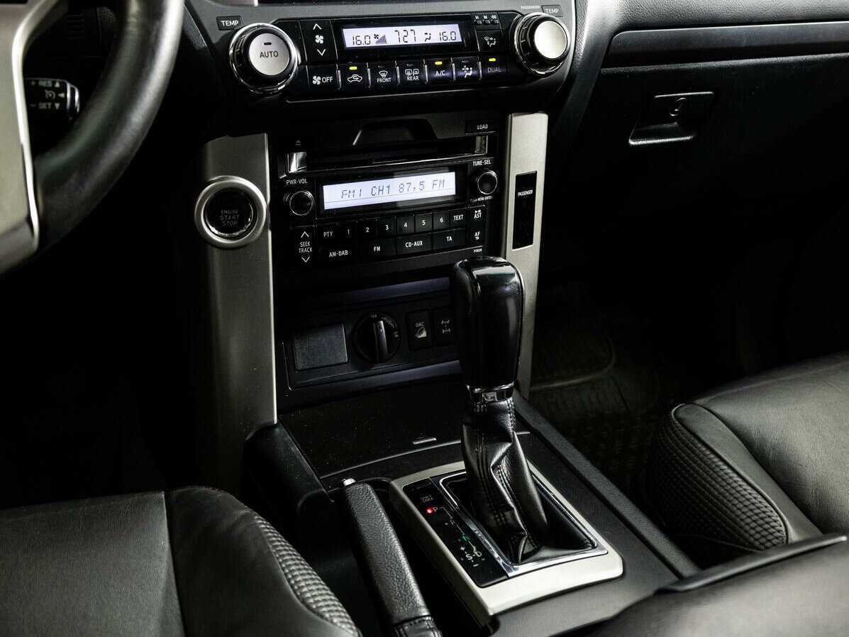 Toyota Land Cruiser Prado с пробегом — 2010 год. Фото: #11