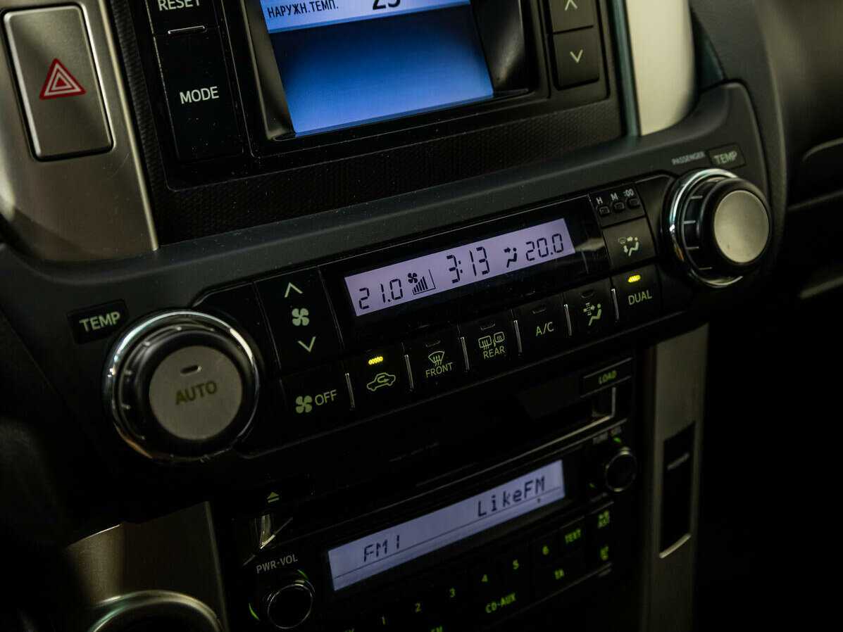 Toyota Land Cruiser Prado с пробегом — 2010 год. Фото: #14