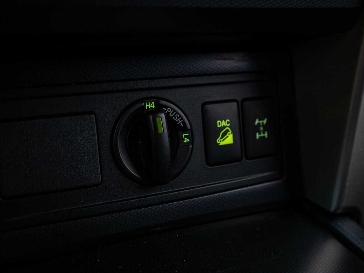 Toyota Land Cruiser Prado с пробегом — 2010 год. Фото: #15