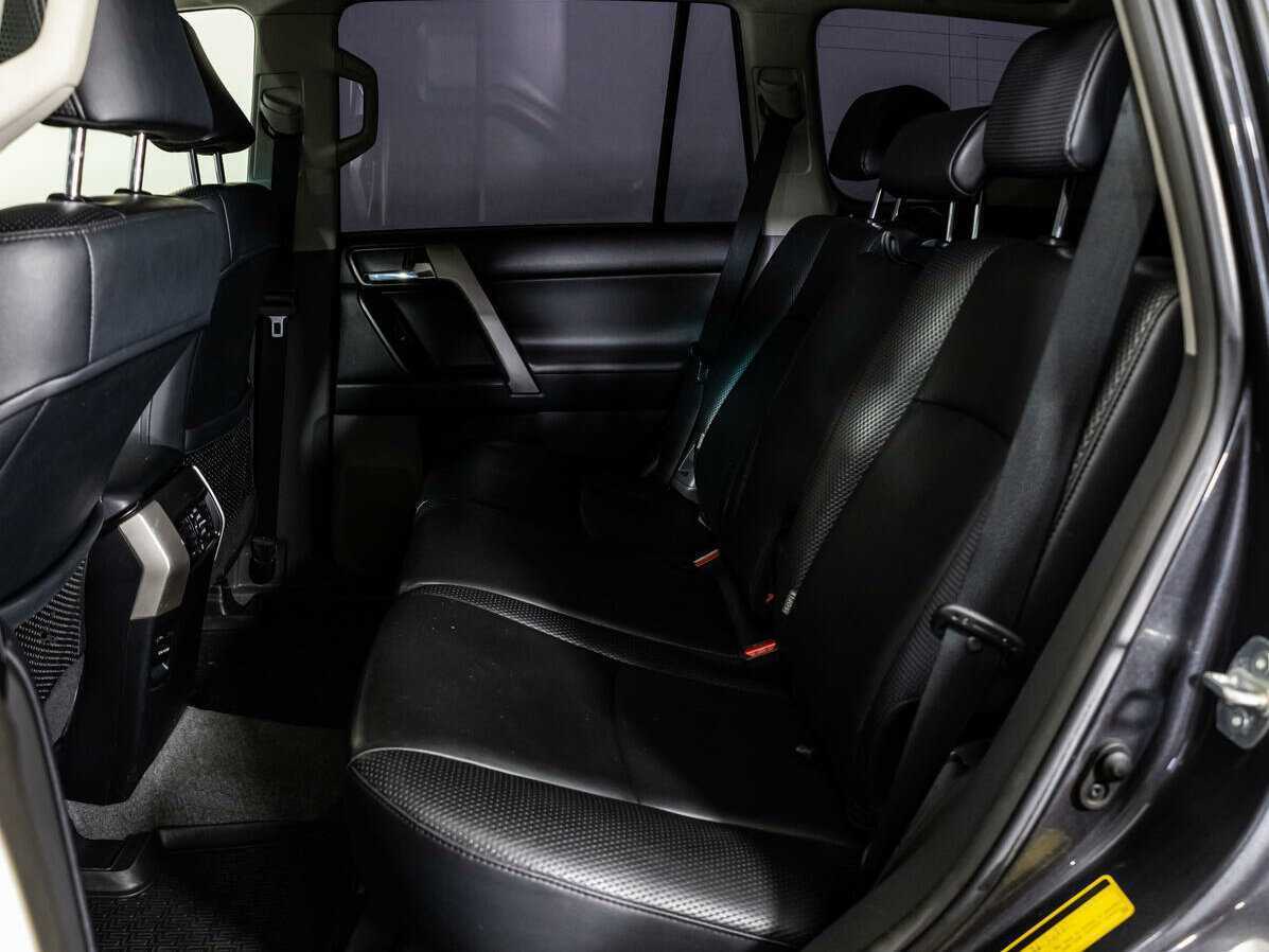 Toyota Land Cruiser Prado с пробегом — 2010 год. Фото: #16