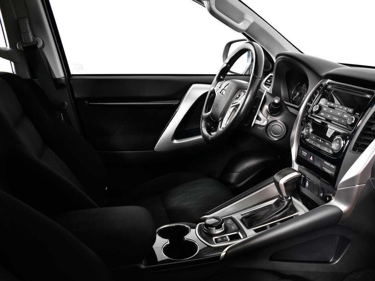 Mitsubishi Pajero Sport с пробегом — 2019 год. Фото: #8
