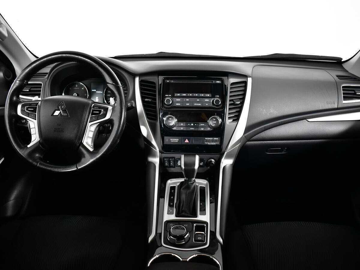 Mitsubishi Pajero Sport с пробегом — 2019 год. Фото: #11
