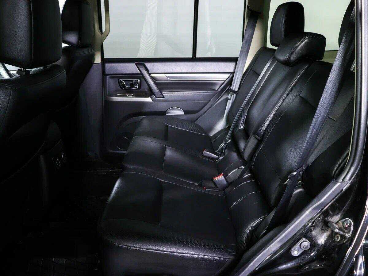 Mitsubishi Pajero с пробегом — 2013 год. Фото: #7