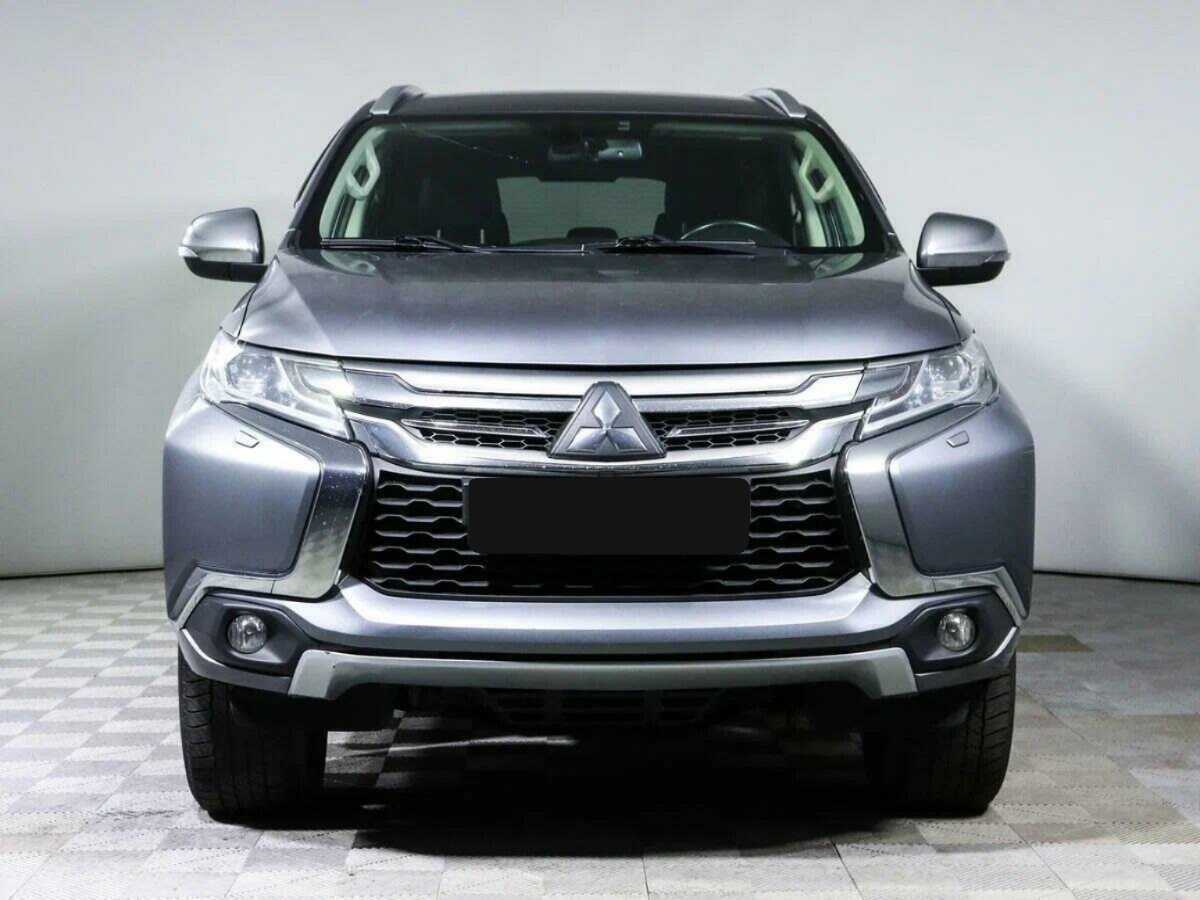 Mitsubishi Pajero Sport с пробегом — 2017 год. Фото: #1