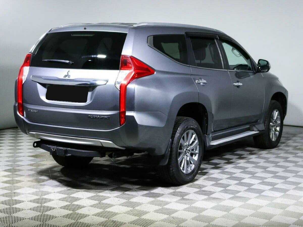 Mitsubishi Pajero Sport с пробегом — 2017 год. Фото: #3