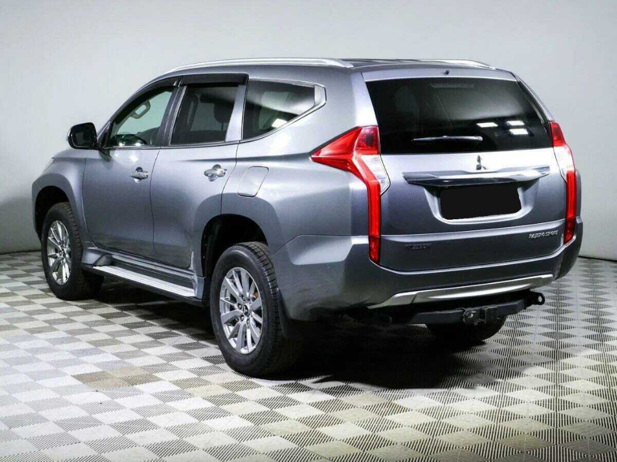 Mitsubishi Pajero Sport с пробегом — 2017 год. Фото: #5
