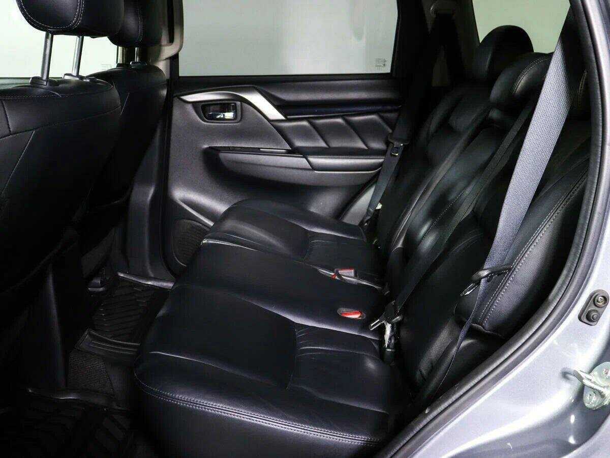 Mitsubishi Pajero Sport с пробегом — 2017 год. Фото: #7