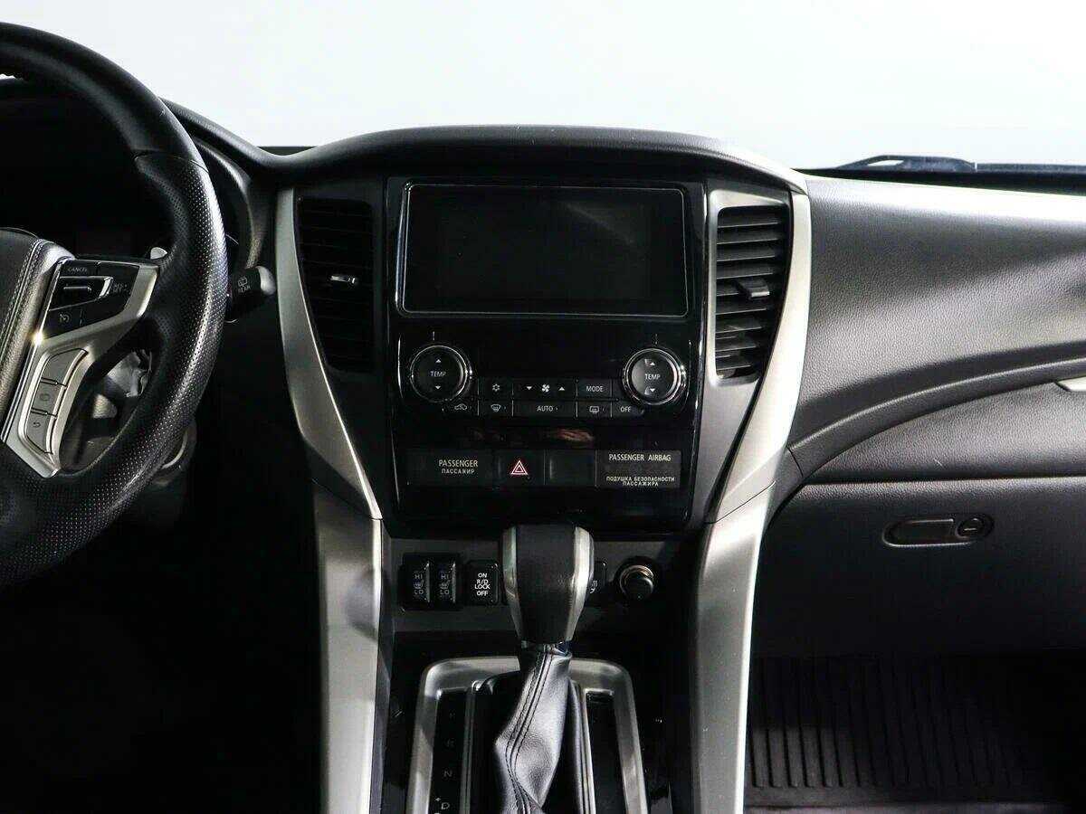 Mitsubishi Pajero Sport с пробегом — 2017 год. Фото: #10