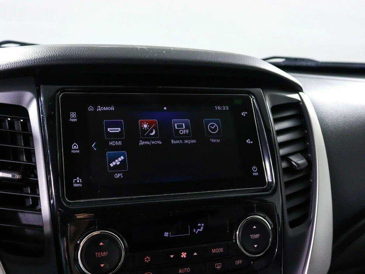 Mitsubishi Pajero Sport с пробегом — 2017 год. Фото: #12