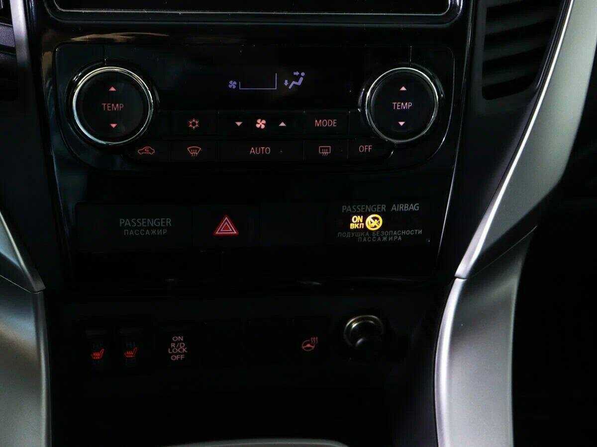 Mitsubishi Pajero Sport с пробегом — 2017 год. Фото: #15