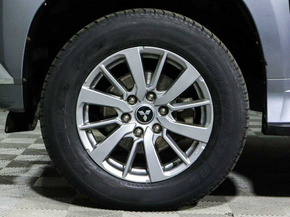 Mitsubishi Pajero Sport с пробегом — 2017 год. Фото: #21