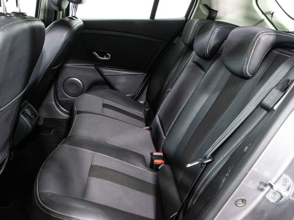 Renault Megane с пробегом — 2011 год. Фото: #9