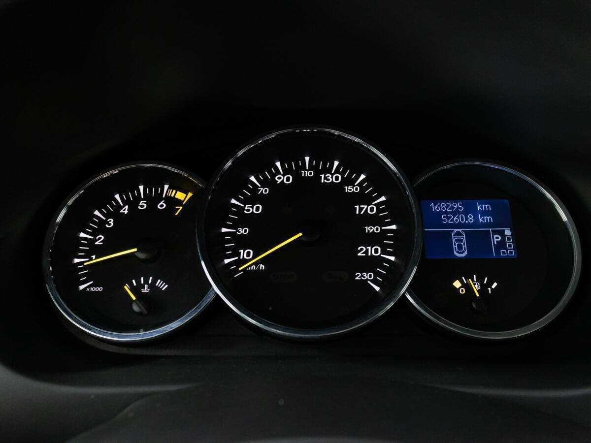 Renault Megane с пробегом — 2011 год. Фото: #11