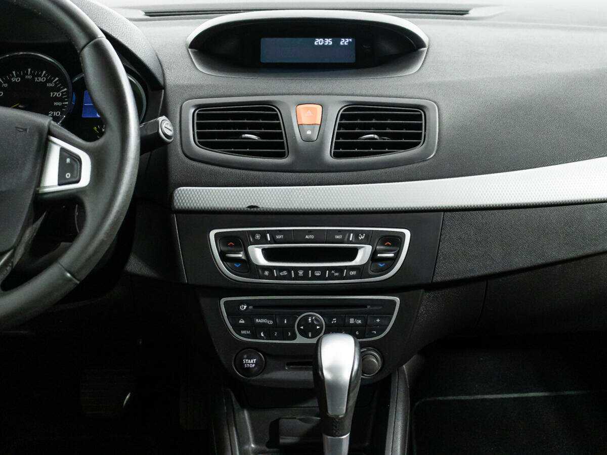 Renault Megane с пробегом — 2011 год. Фото: #13