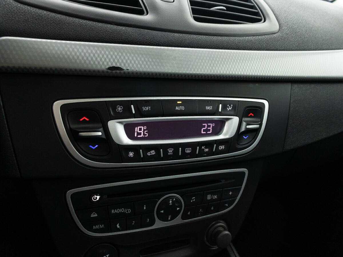 Renault Megane с пробегом — 2011 год. Фото: #14