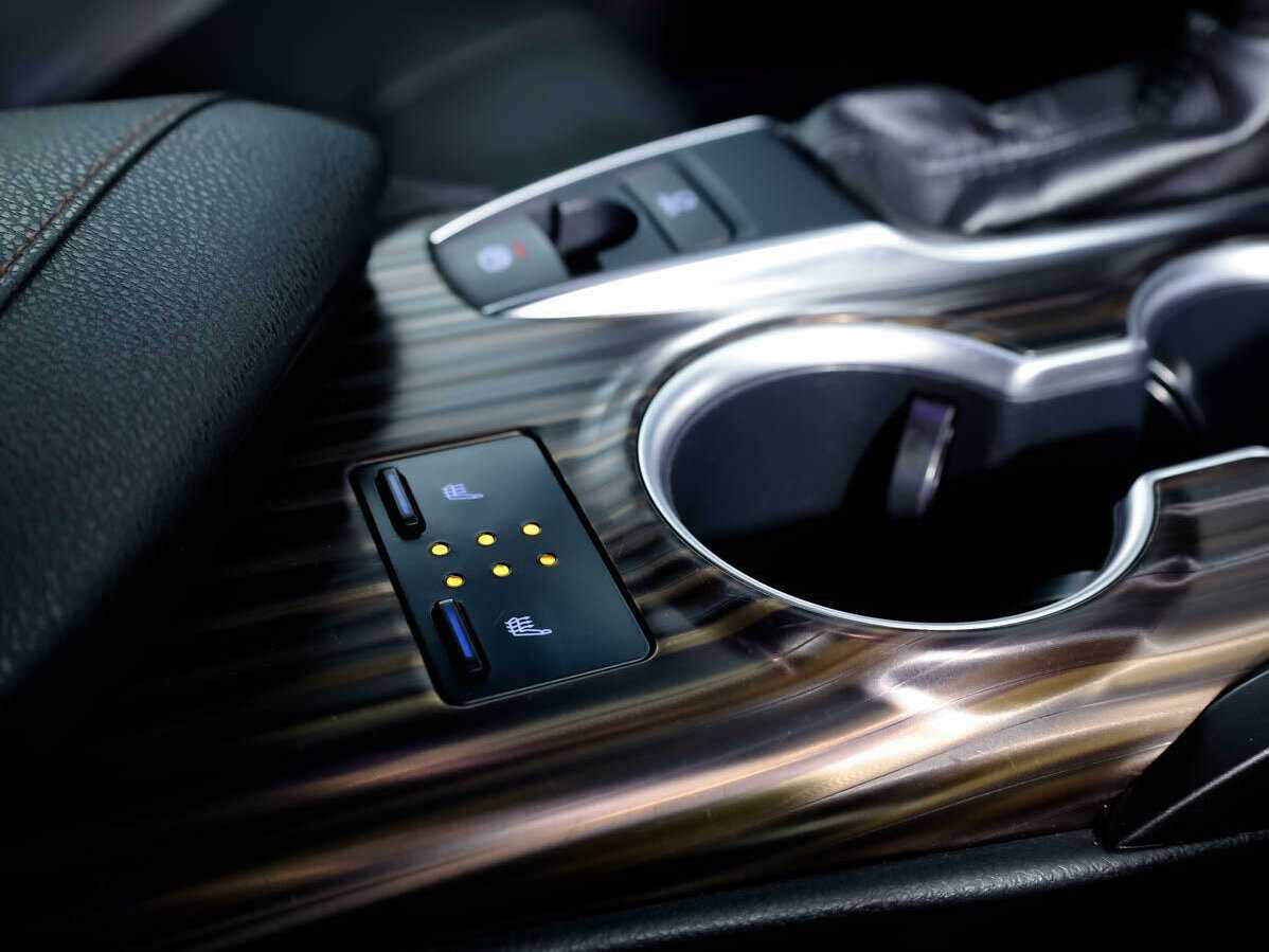 Toyota Camry с пробегом — 2020 год. Фото: #14