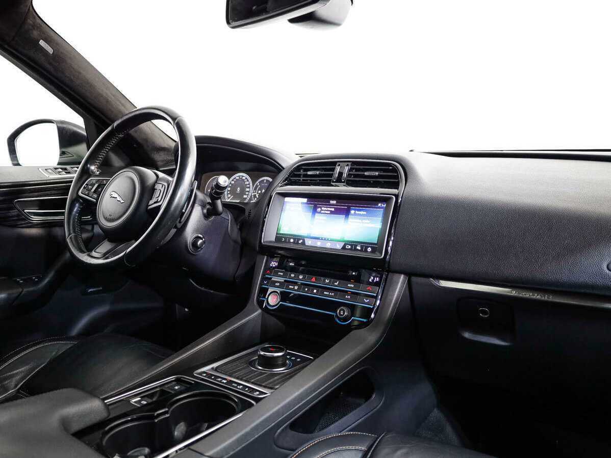 Jaguar F-Pace с пробегом — 2016 год. Фото: #8