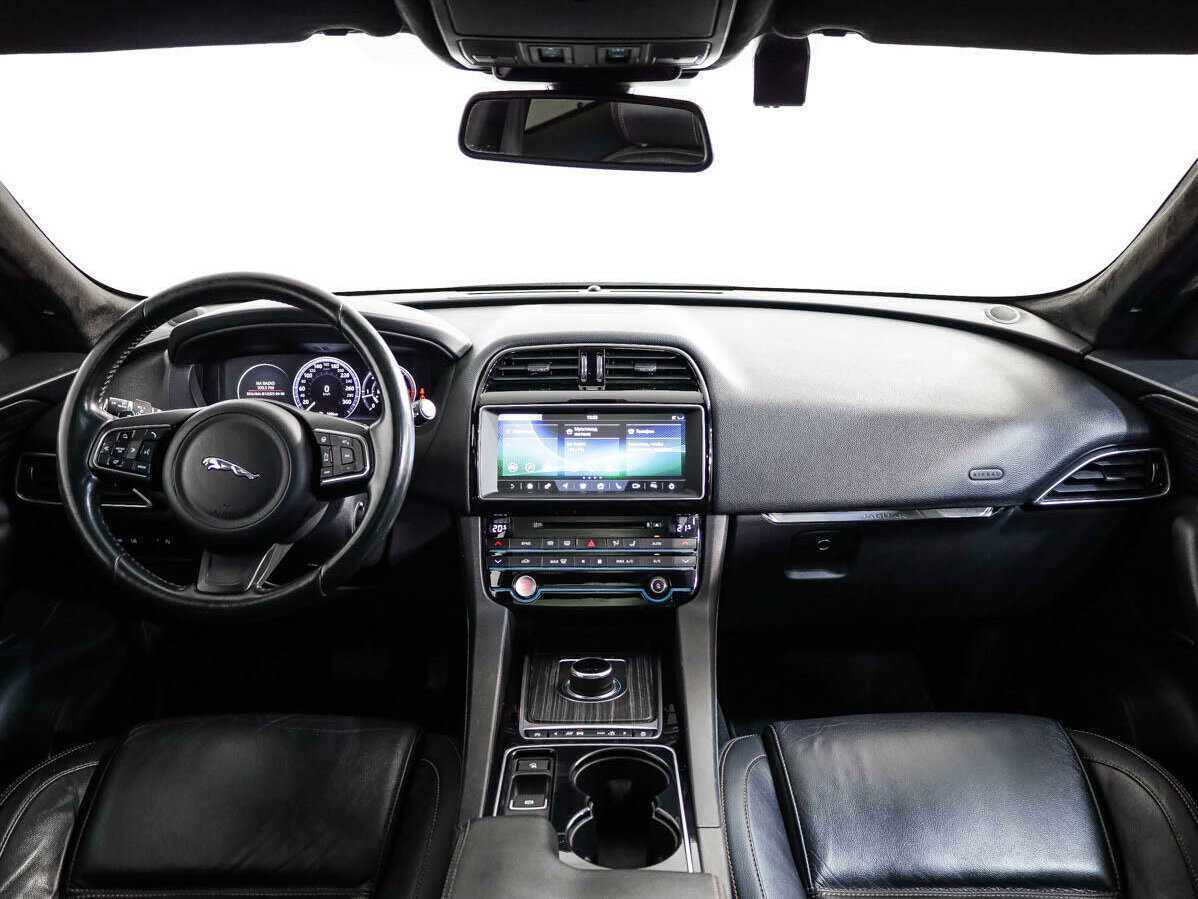 Jaguar F-Pace с пробегом — 2016 год. Фото: #9
