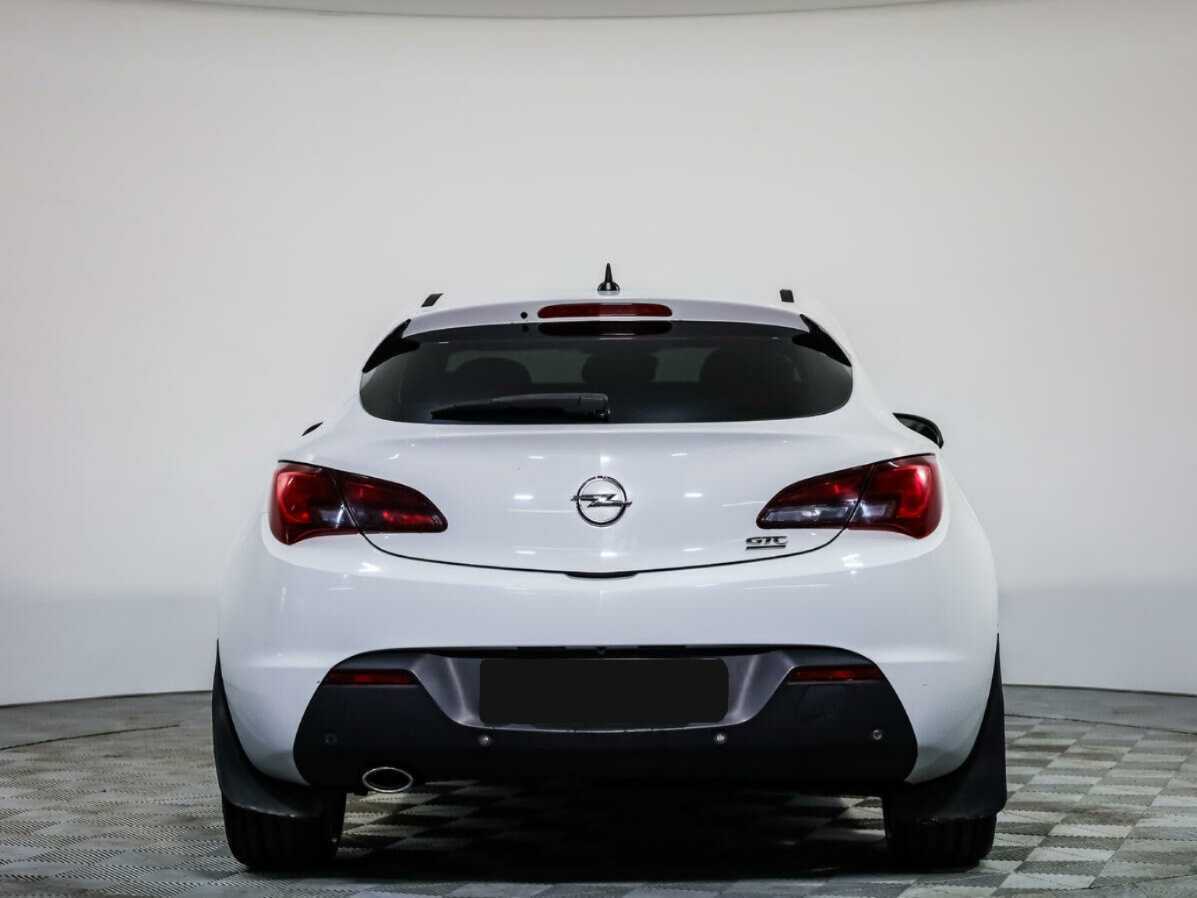 Opel Astra с пробегом — 2012 год. Фото: #4