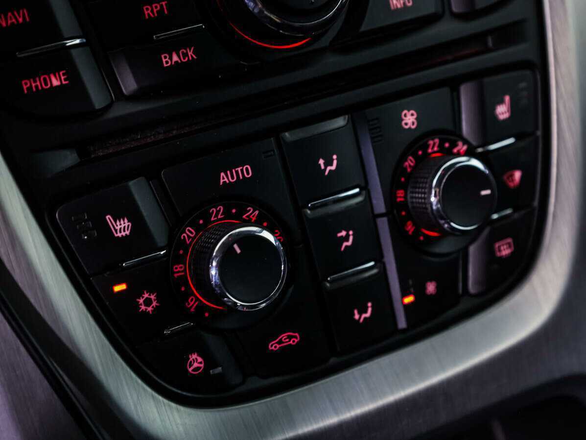 Opel Astra с пробегом — 2012 год. Фото: #13