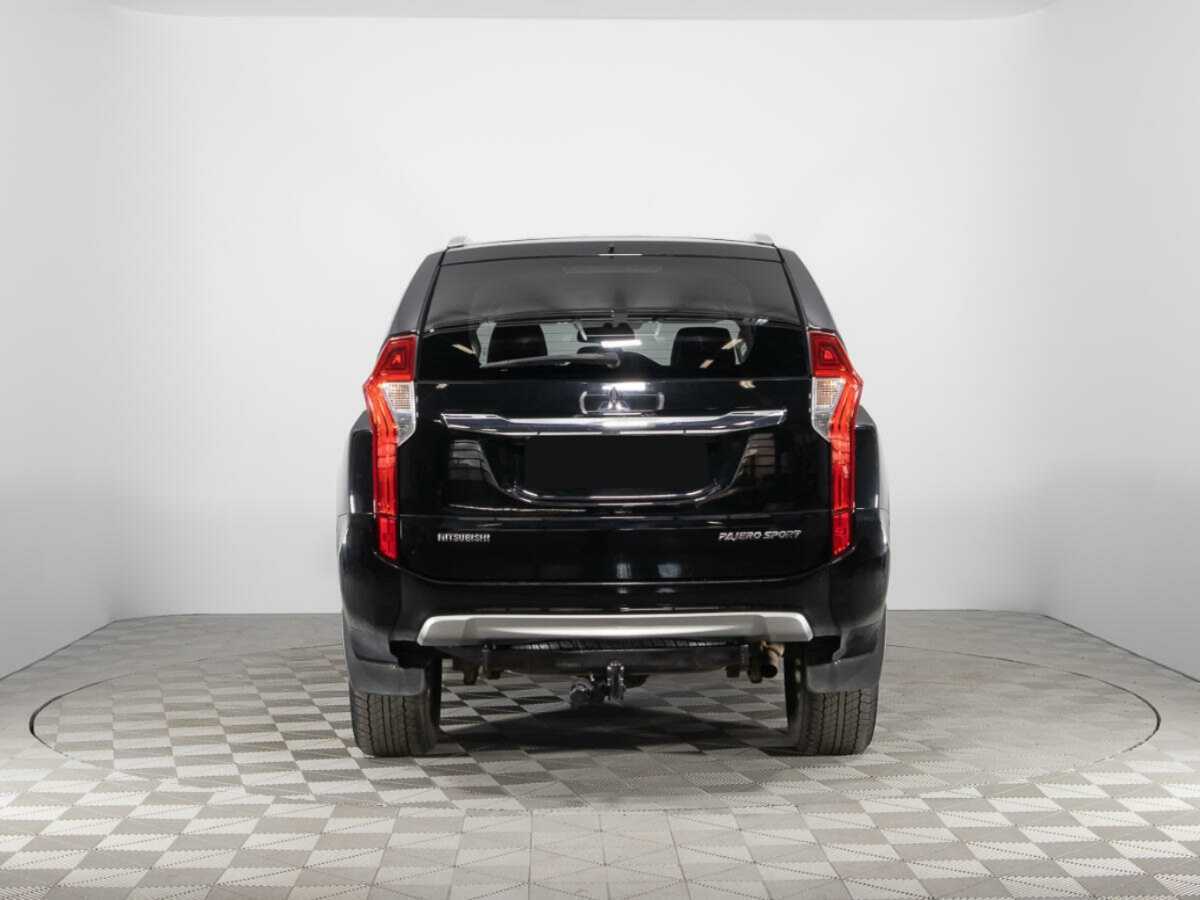 Mitsubishi Pajero Sport с пробегом — 2018 год. Фото: #5