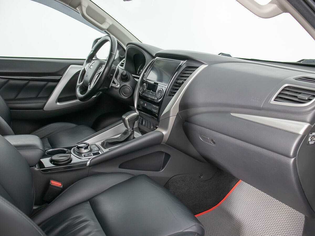 Mitsubishi Pajero Sport с пробегом — 2018 год. Фото: #8